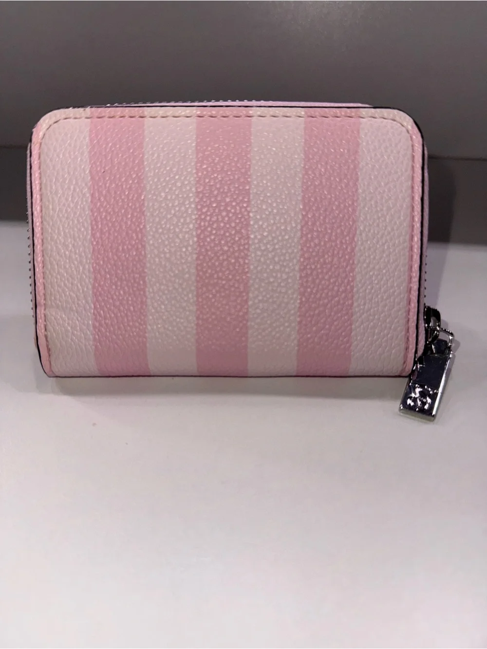 Victorias Secret compact zip